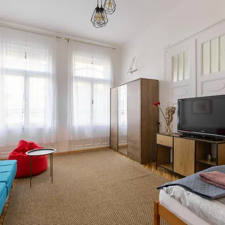 Vig26 Bright And Spacious By The Rakoczi Market Hall Апартаменты *